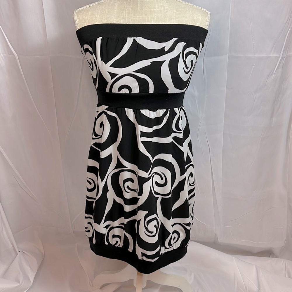 Old Navy women’s cocktail dress, black and white size small